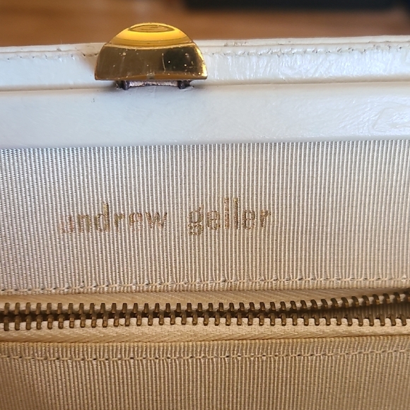 Elegant White Handbag - Picture 2 of 7